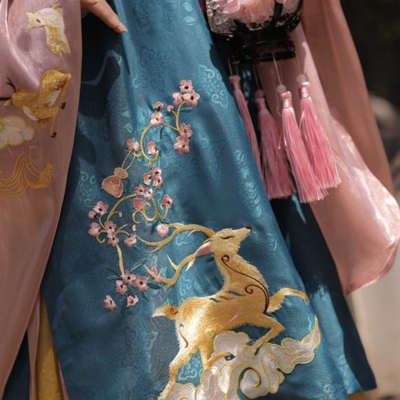 Goddess of the Forest Hanfu Gown - Picture 5 of 12